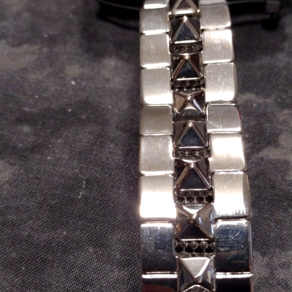 Simply Vera Vera Wang stretchy bracelet NWT